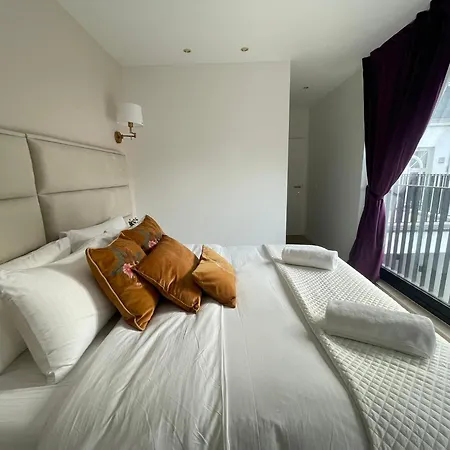 Oneluxstay Near Apartment